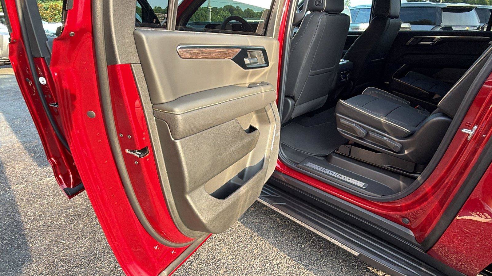 New 2026 Chevrolet Suburban Premier w/ Sun And Tow Package AWD/4WD image 18