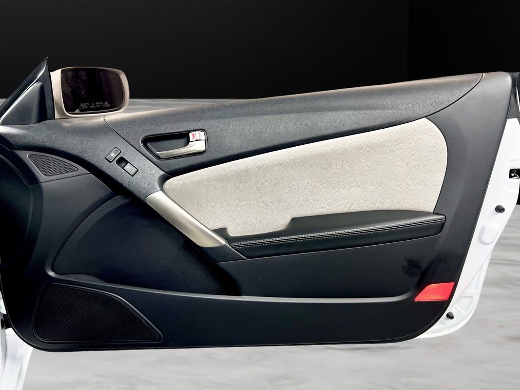 Used 2016 Hyundai Genesis 3.8 image 28