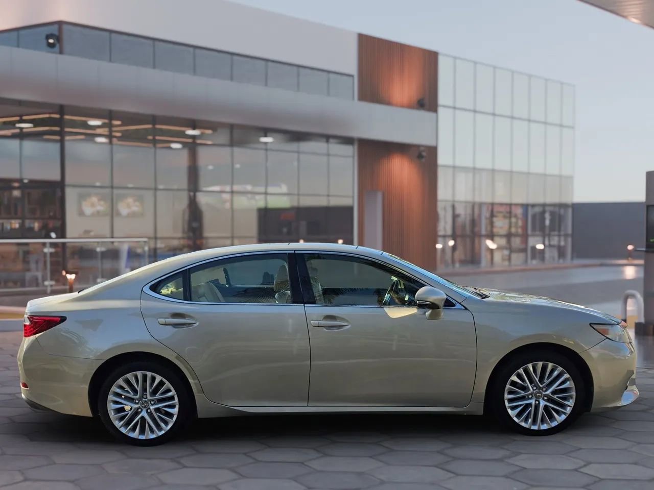 Used 2013 Lexus ES 350 FWD image 7