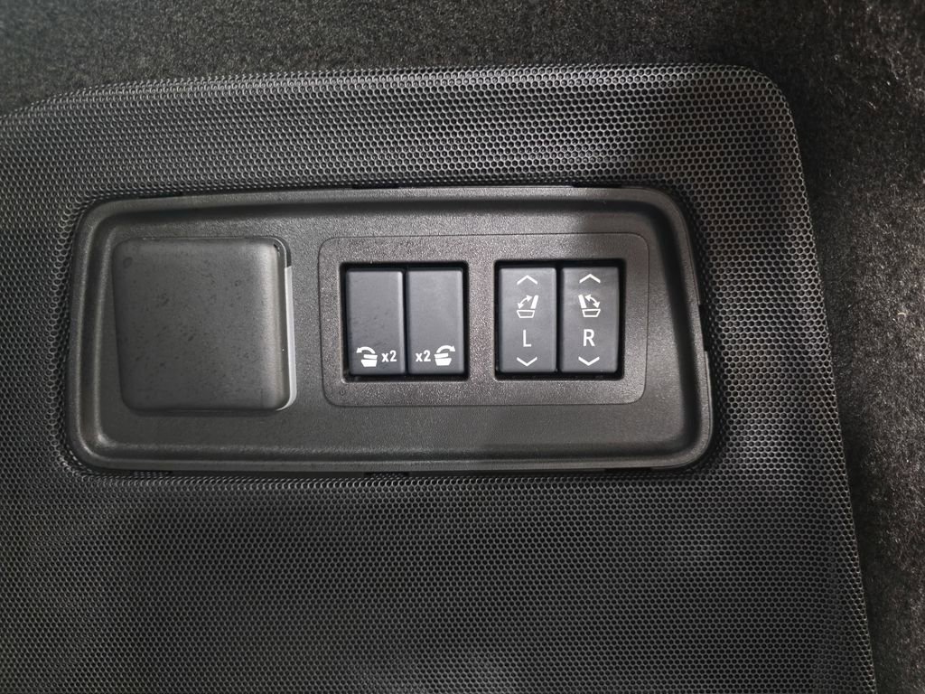 Used 2024 Cadillac Escalade Sport w/ LPO, ONYX Package image 16