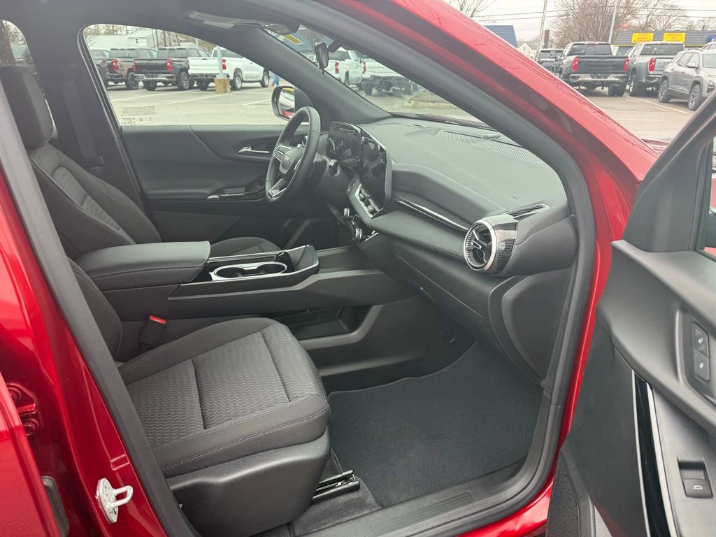 Used 2025 Chevrolet Equinox LT AWD/4WD image 14