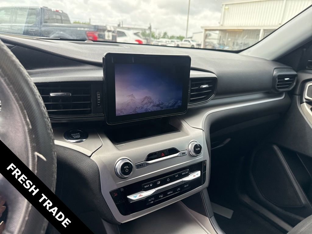 Used 2021 Ford Explorer XLT image 11