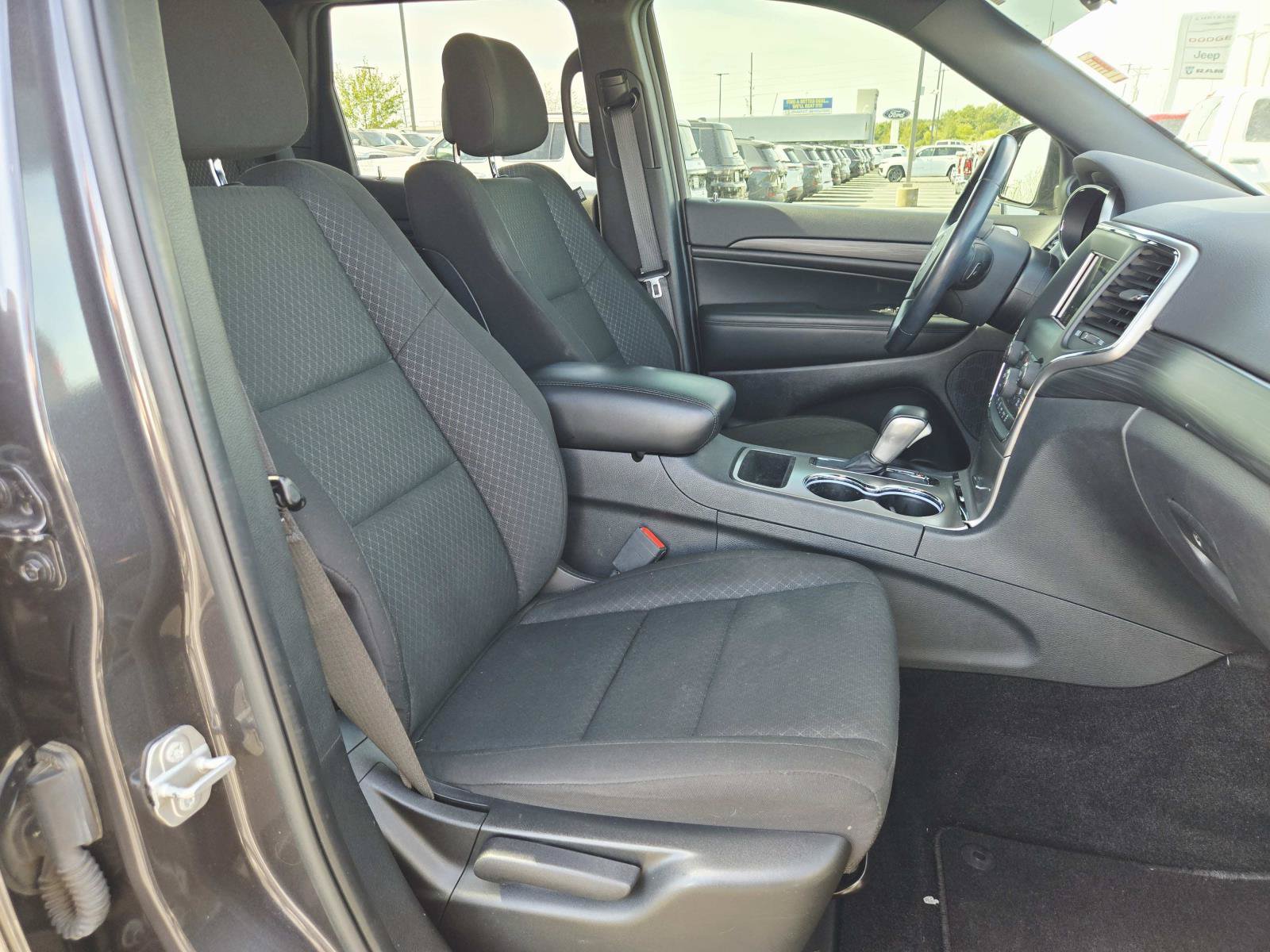 Used 2021 Jeep Grand Cherokee Laredo AWD/4WD image 16