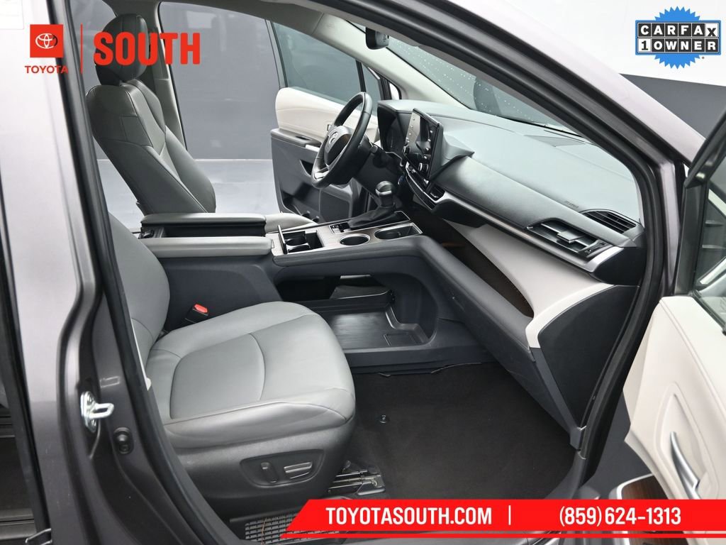 Used 2023 Toyota Sienna XLE image 39