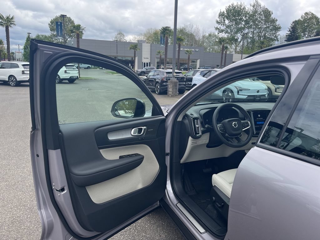 New 2026 Volvo XC40 B5 Ultra w/ Climate Package AWD/4WD image 10