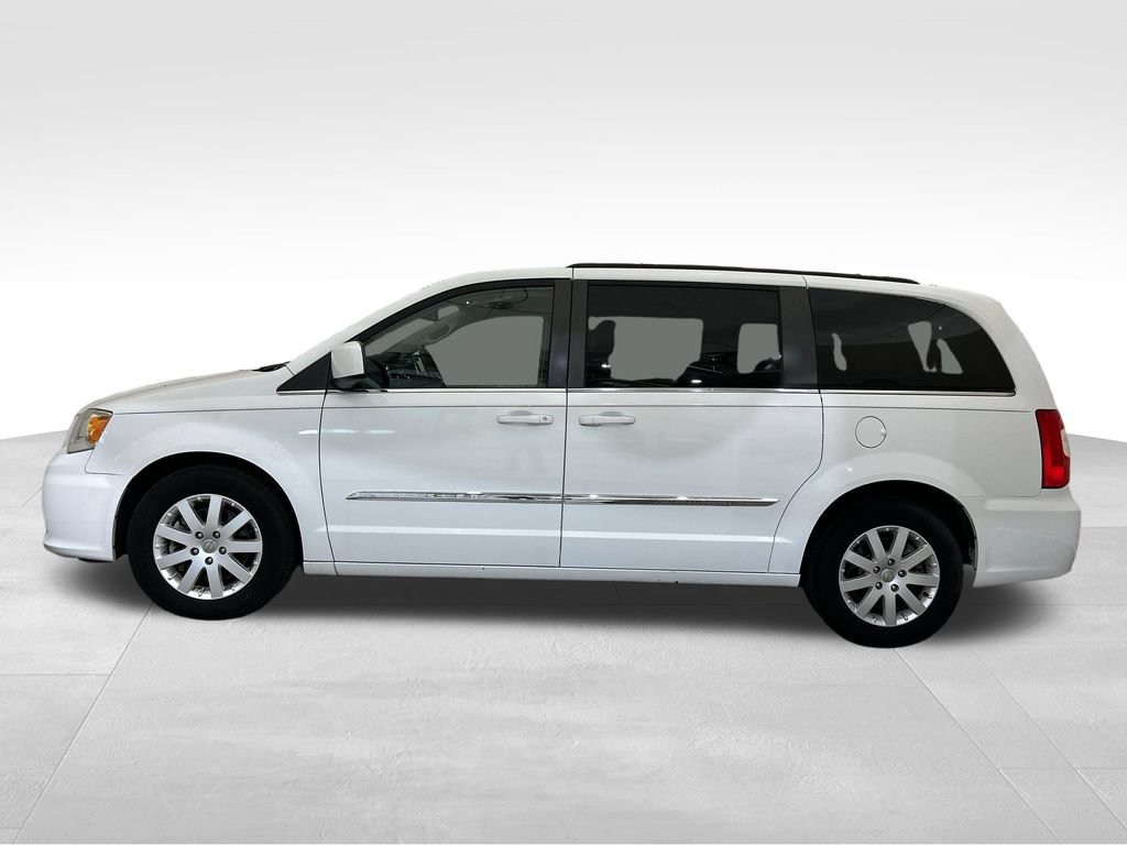 Used 2014 Chrysler Town & Country Touring FWD image 2