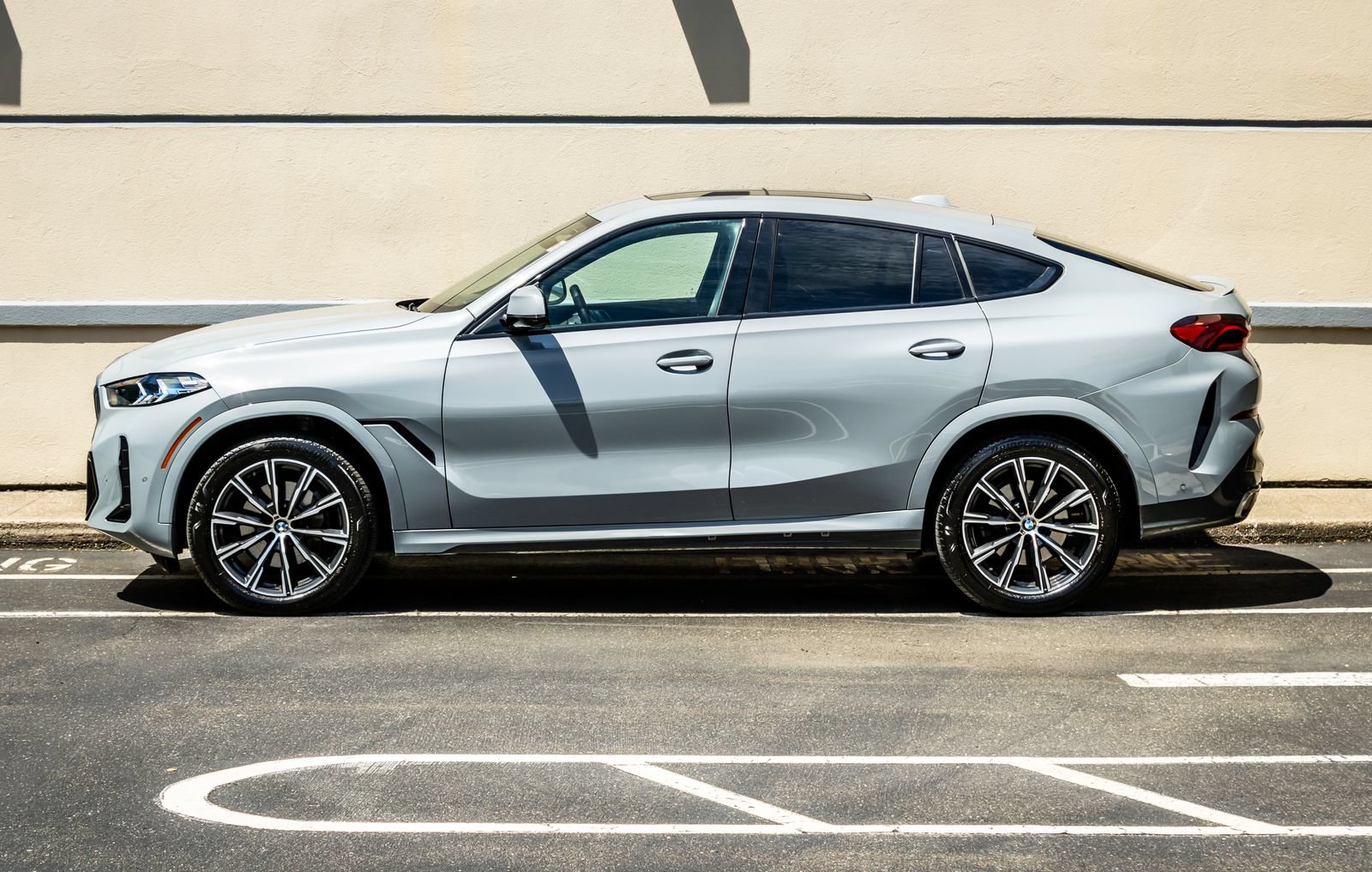 Used 2026 BMW X6 xDrive40i AWD/4WD image 4