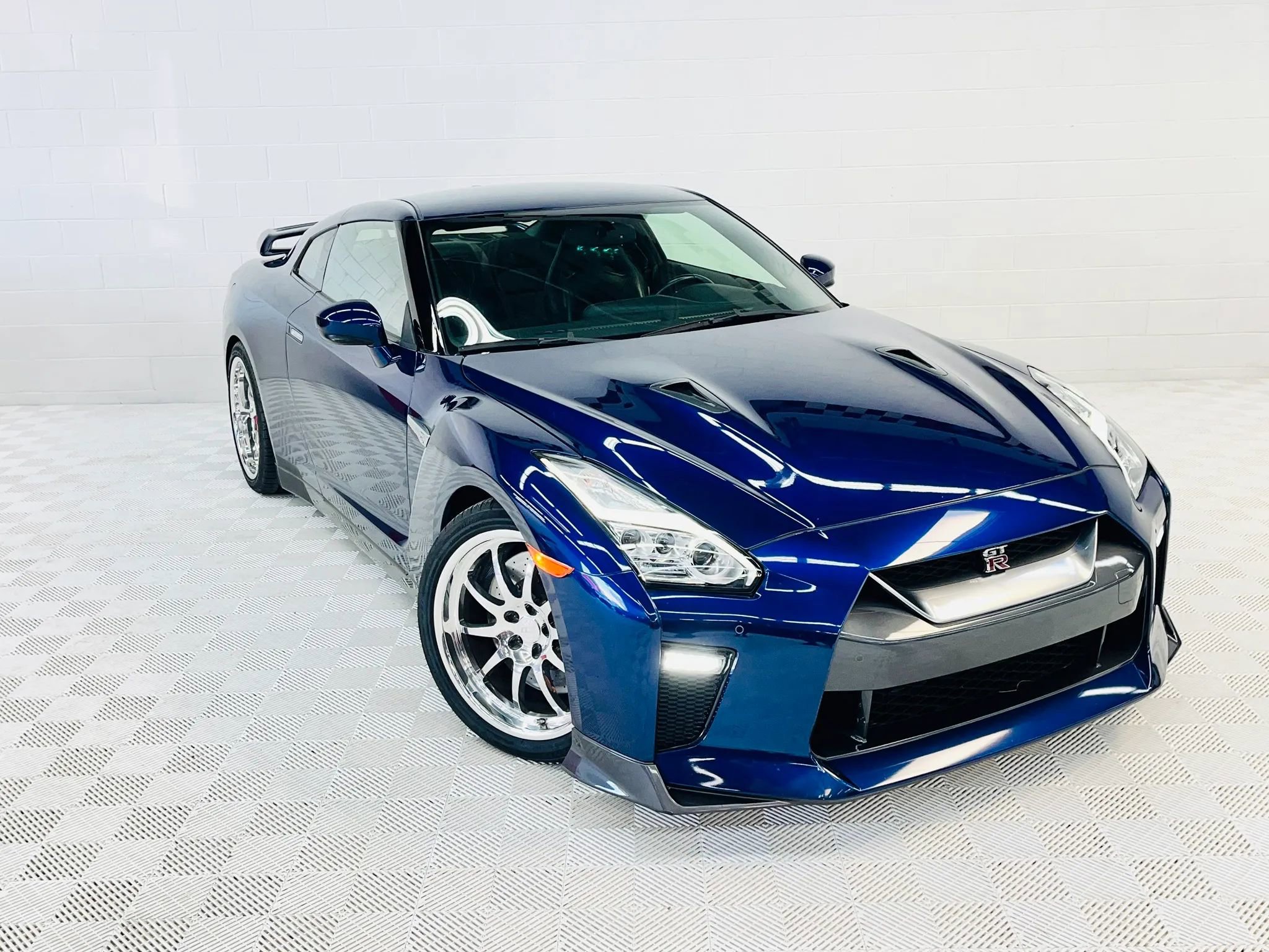 Used 2015 Nissan GT-R Premium image 18