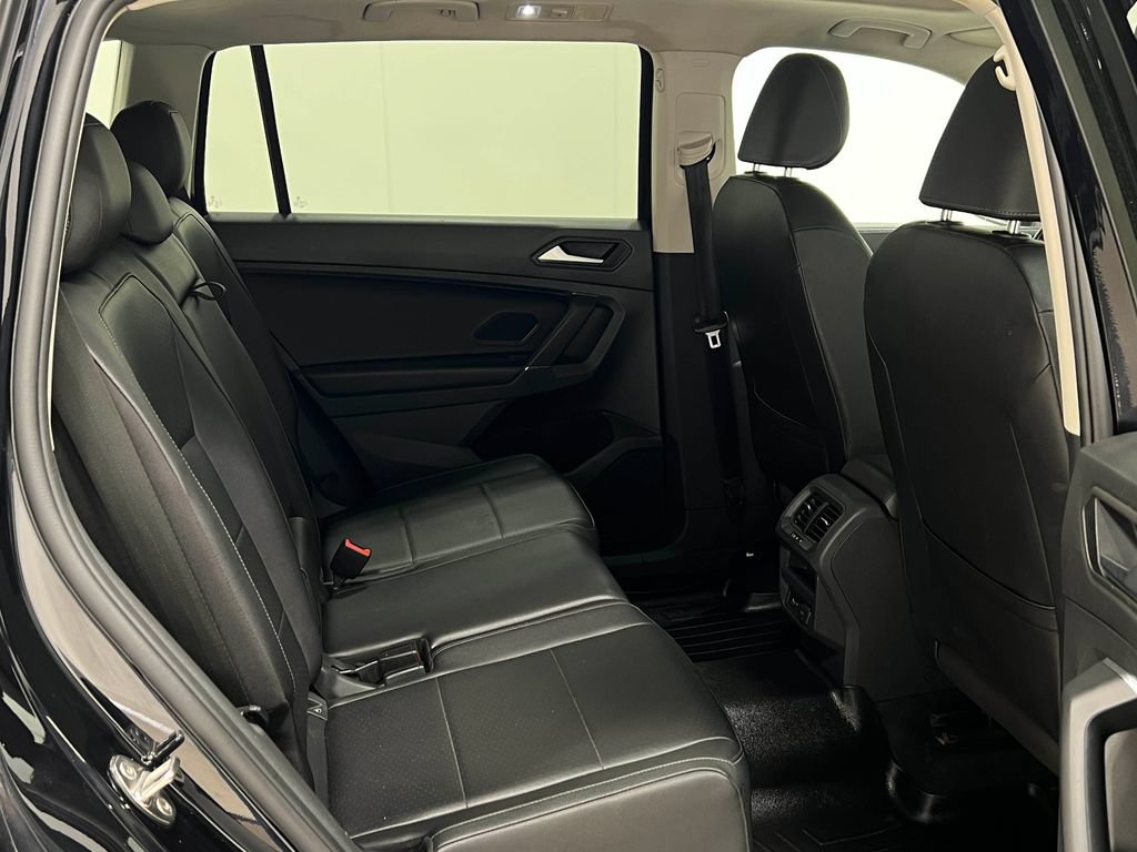 Used 2020 Volkswagen Tiguan SE AWD/4WD image 32