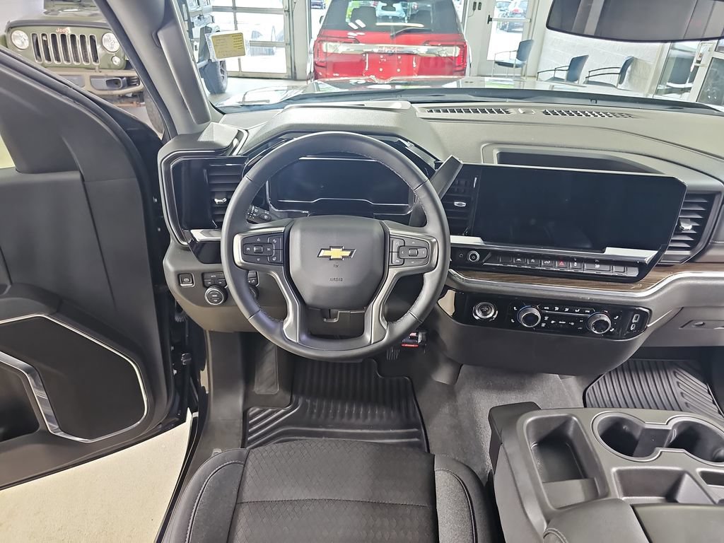 Certified 2024 Chevrolet Silverado 1500 LT AWD/4WD image 19