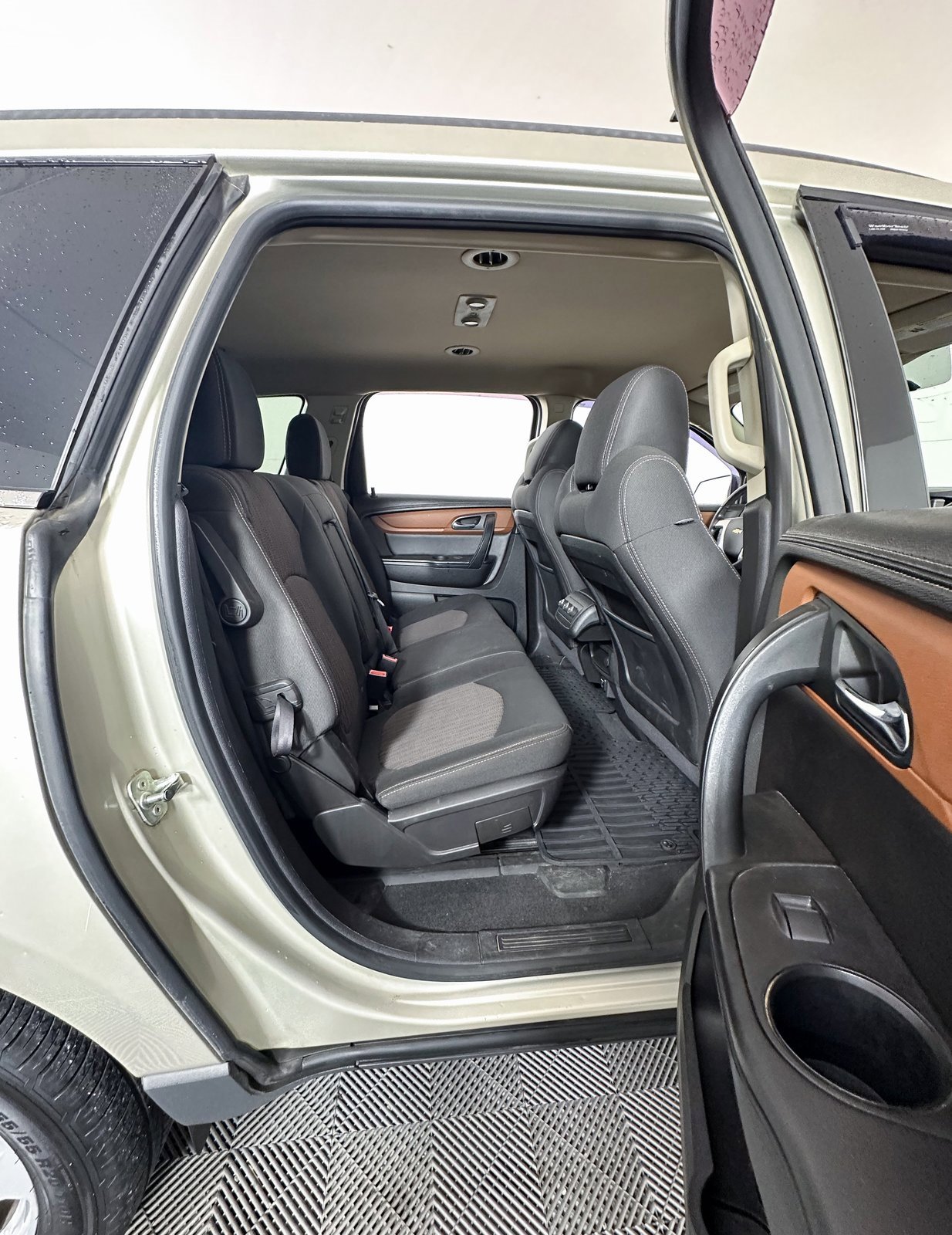 Used 2016 Chevrolet Traverse LT w/ Style and Technology Package image 6