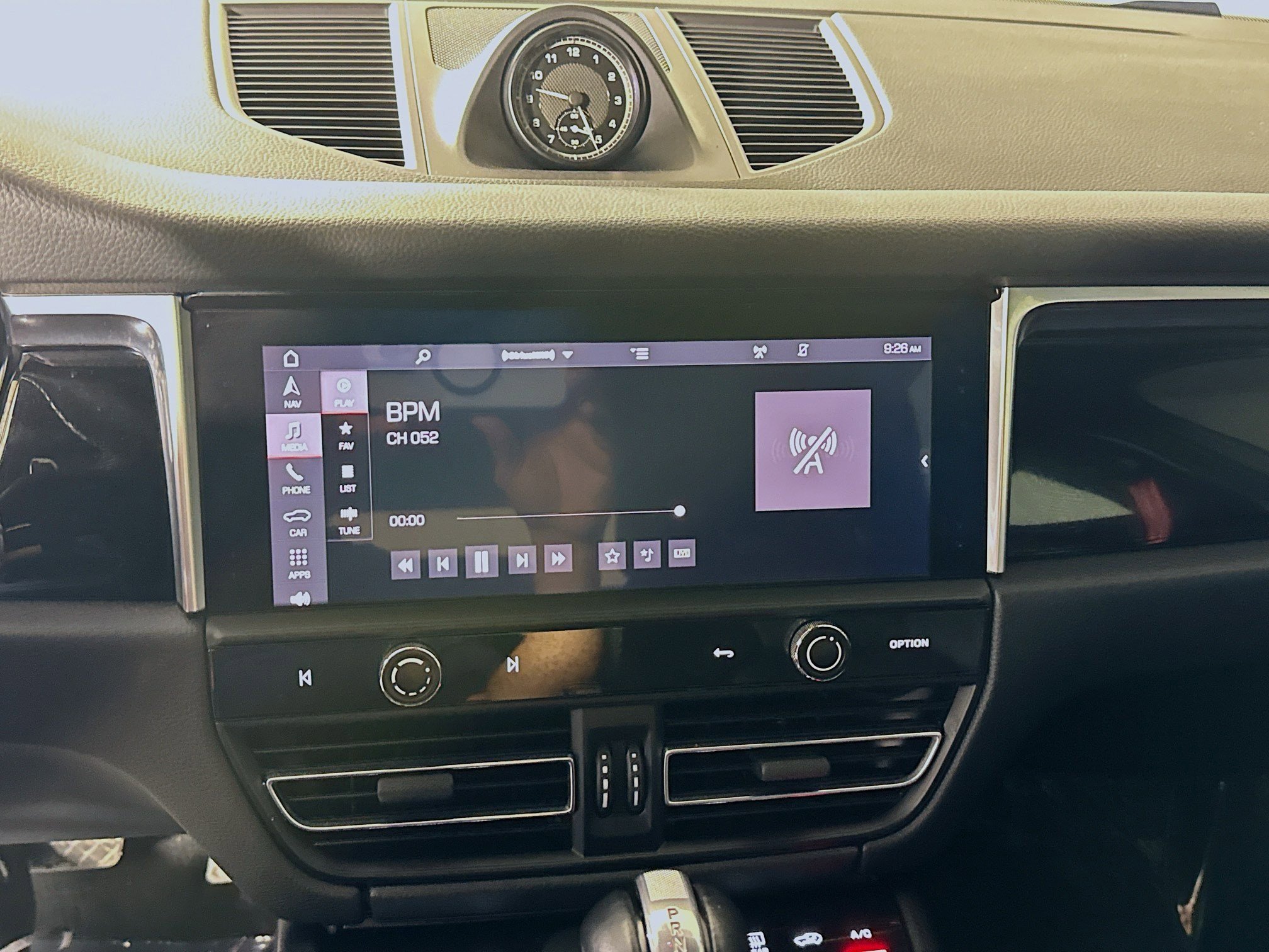 Used 2022 Porsche Macan S w/ Premium Package Plus image 18