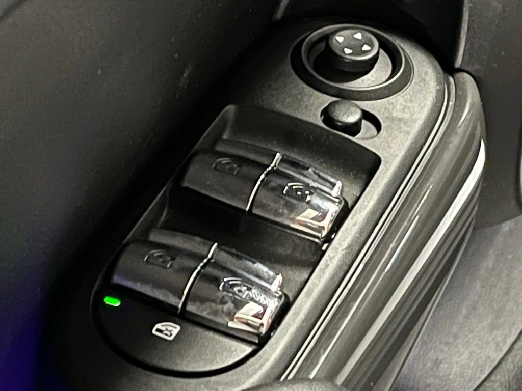 Used 2016 MINI Cooper 4-Door Hardtop image 15