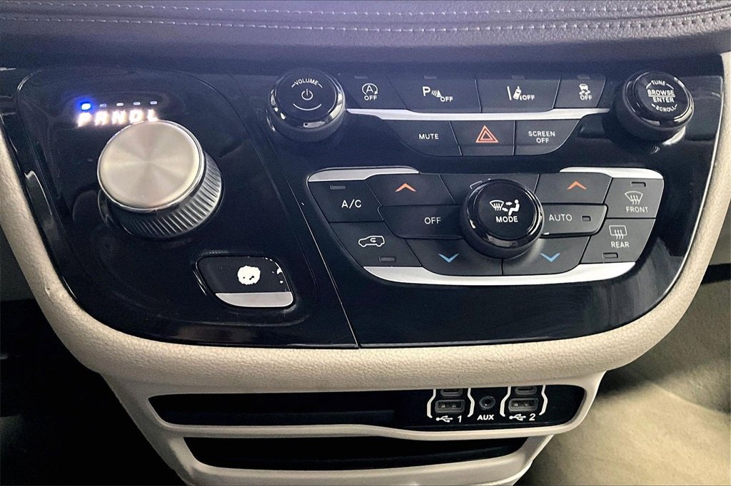 Used 2021 Chrysler Pacifica Touring image 15