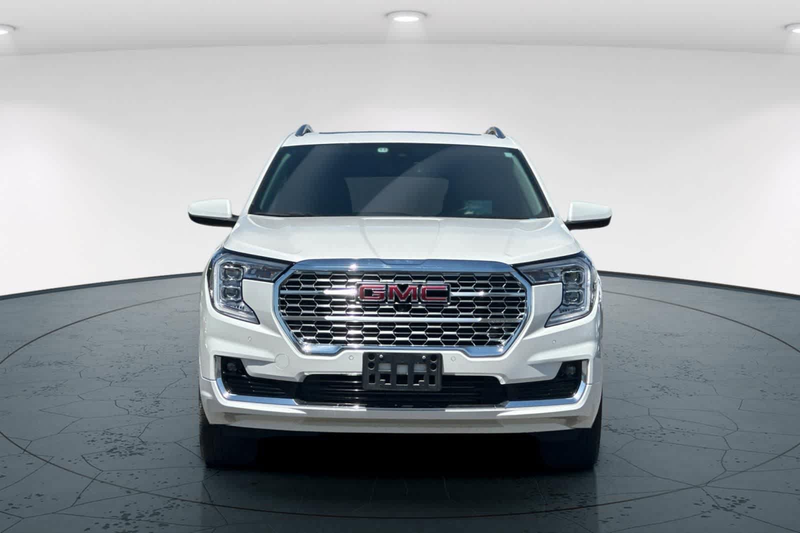 Used 2022 GMC Terrain Denali w/ Denali Premium Package AWD/4WD image 10
