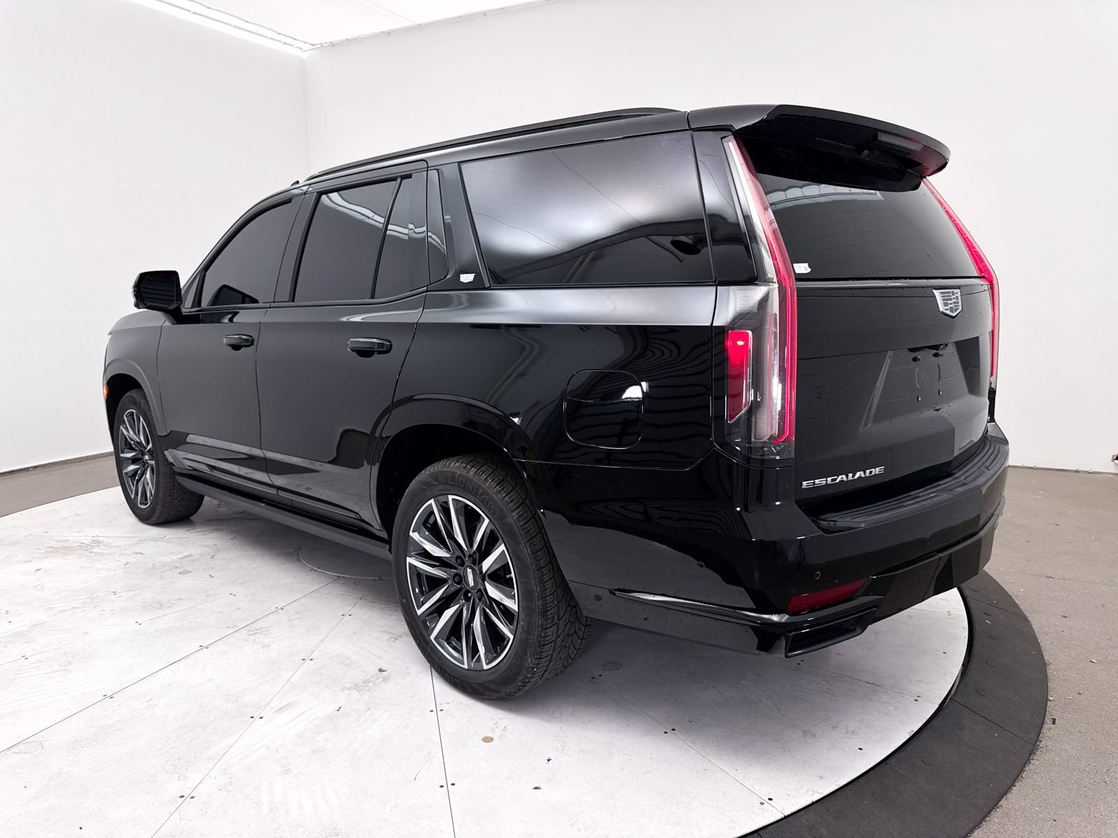 Used 2022 Cadillac Escalade Sport Platinum AWD/4WD image 18