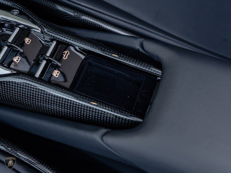 Used 2025 Ferrari 296 GTS image 27