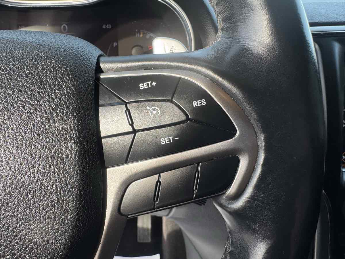 Used 2017 Jeep Grand Cherokee Altitude image 15