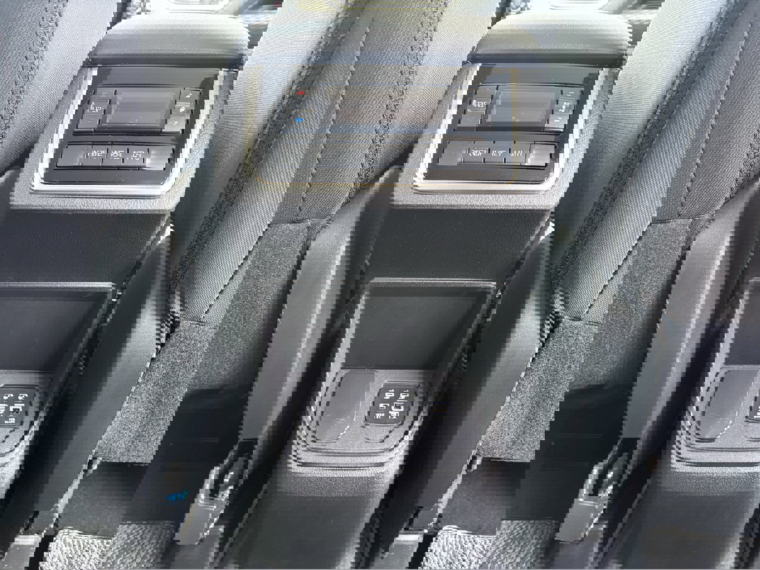 Certified 2025 Subaru Ascent Premium image 31