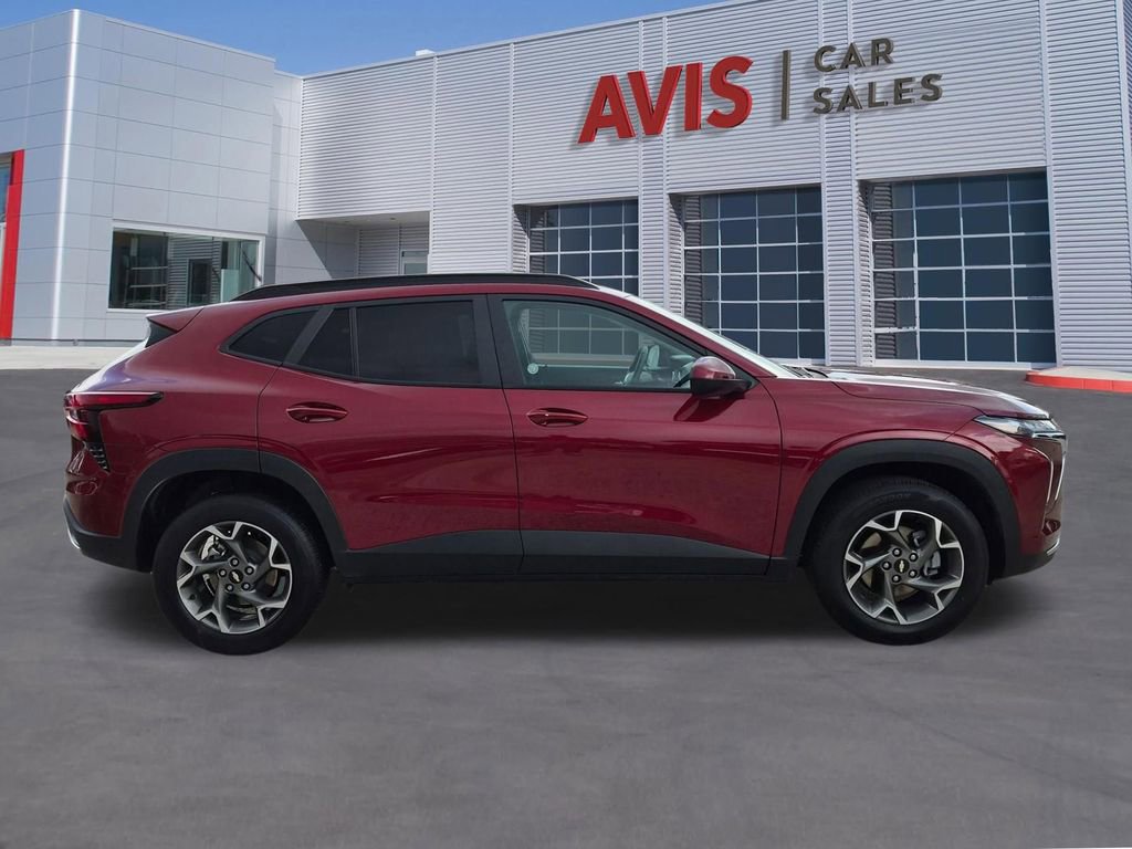 Used 2025 Chevrolet Trax LT w/ LT Convenience Package FWD image 5