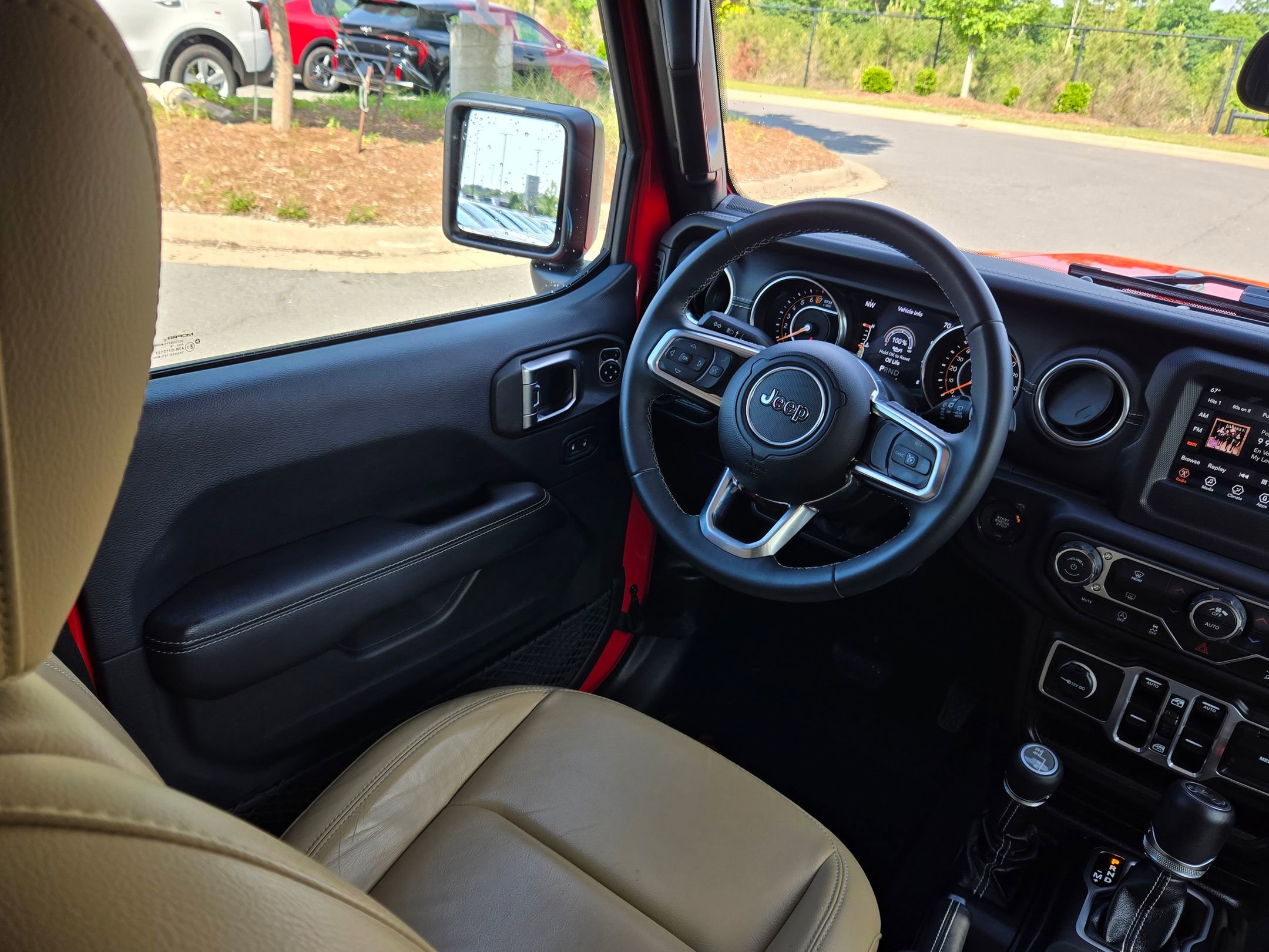 Used 2018 Jeep Wrangler Unlimited Sahara AWD/4WD image 9