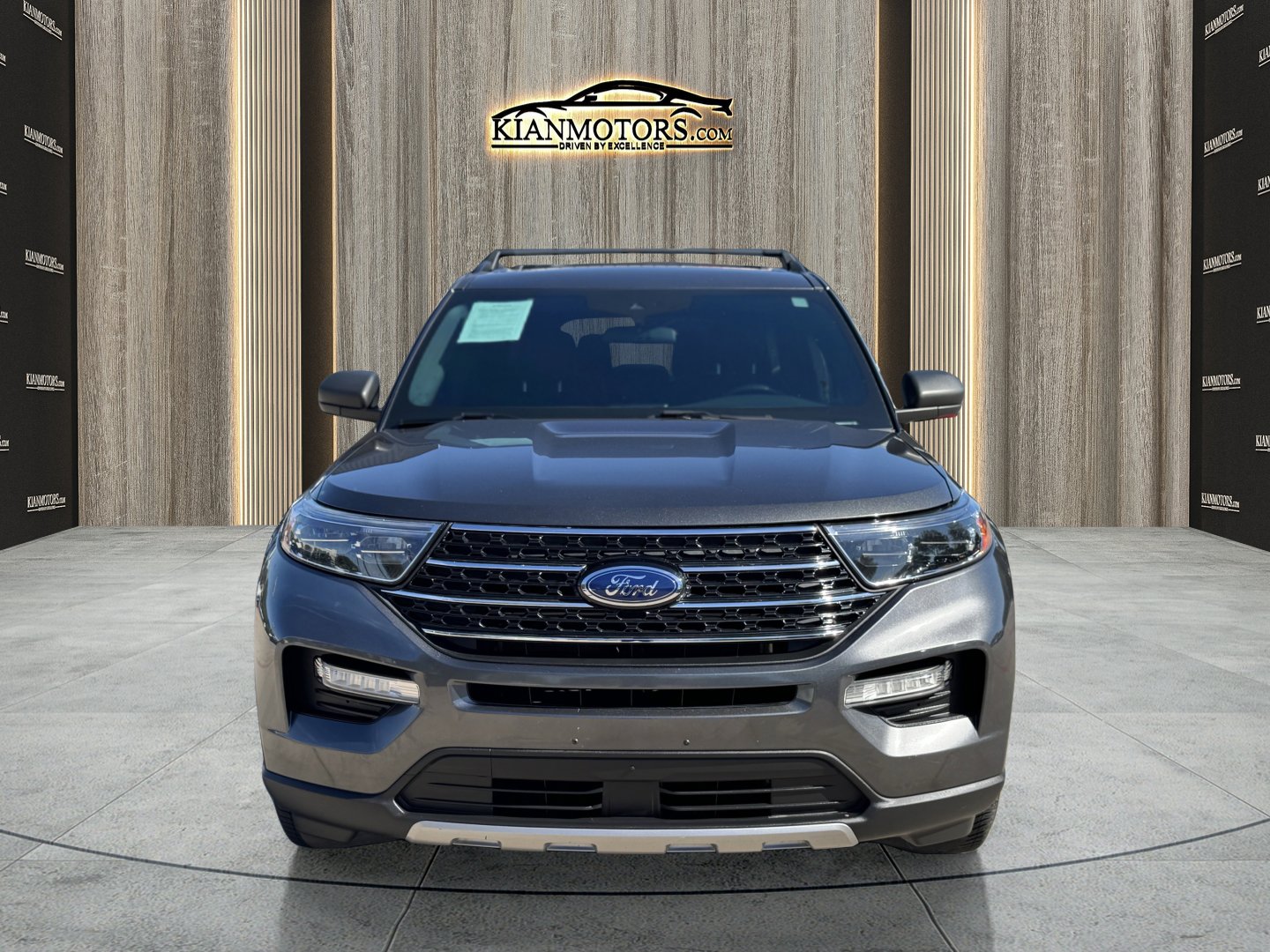 Used 2020 Ford Explorer XLT w/ Equipment Group 202A image 2