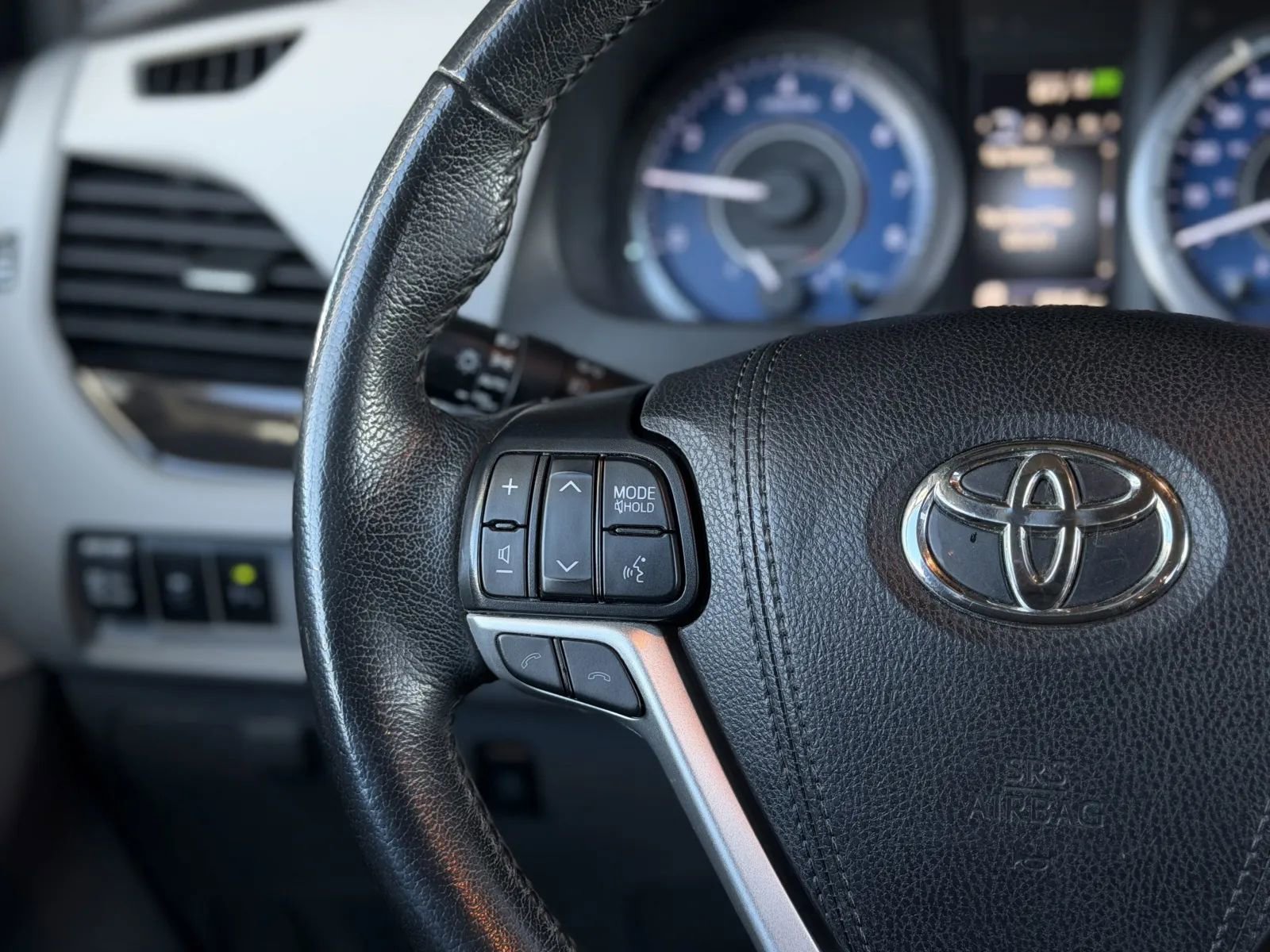 Used 2019 Toyota Sienna XLE w/ XLE Navigation Package FWD image 30