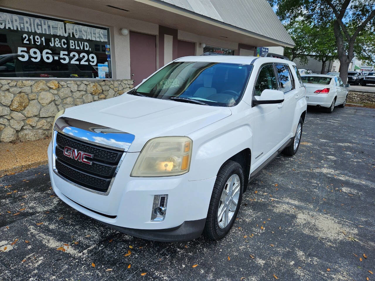 Used 2010 GMC Terrain SLT image 2