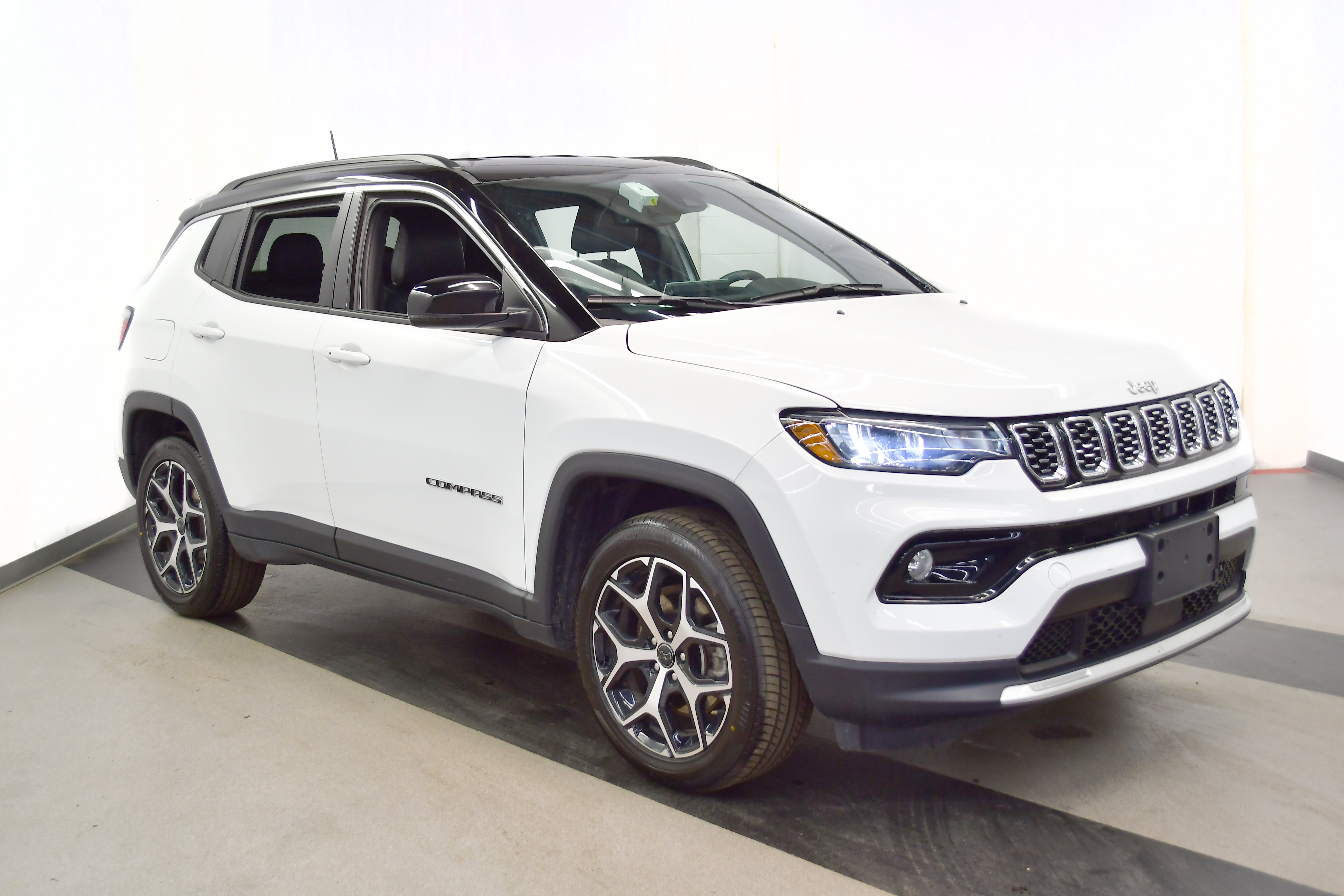 Used 2025 Jeep Compass Limited image 2