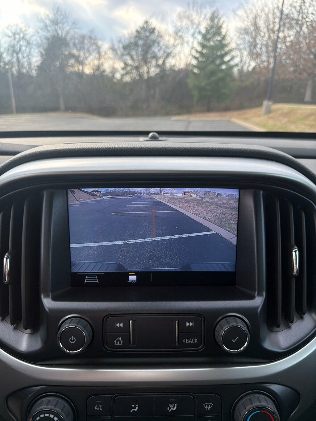 Used 2022 Chevrolet Colorado LT w/ LT Convenience Package image 18