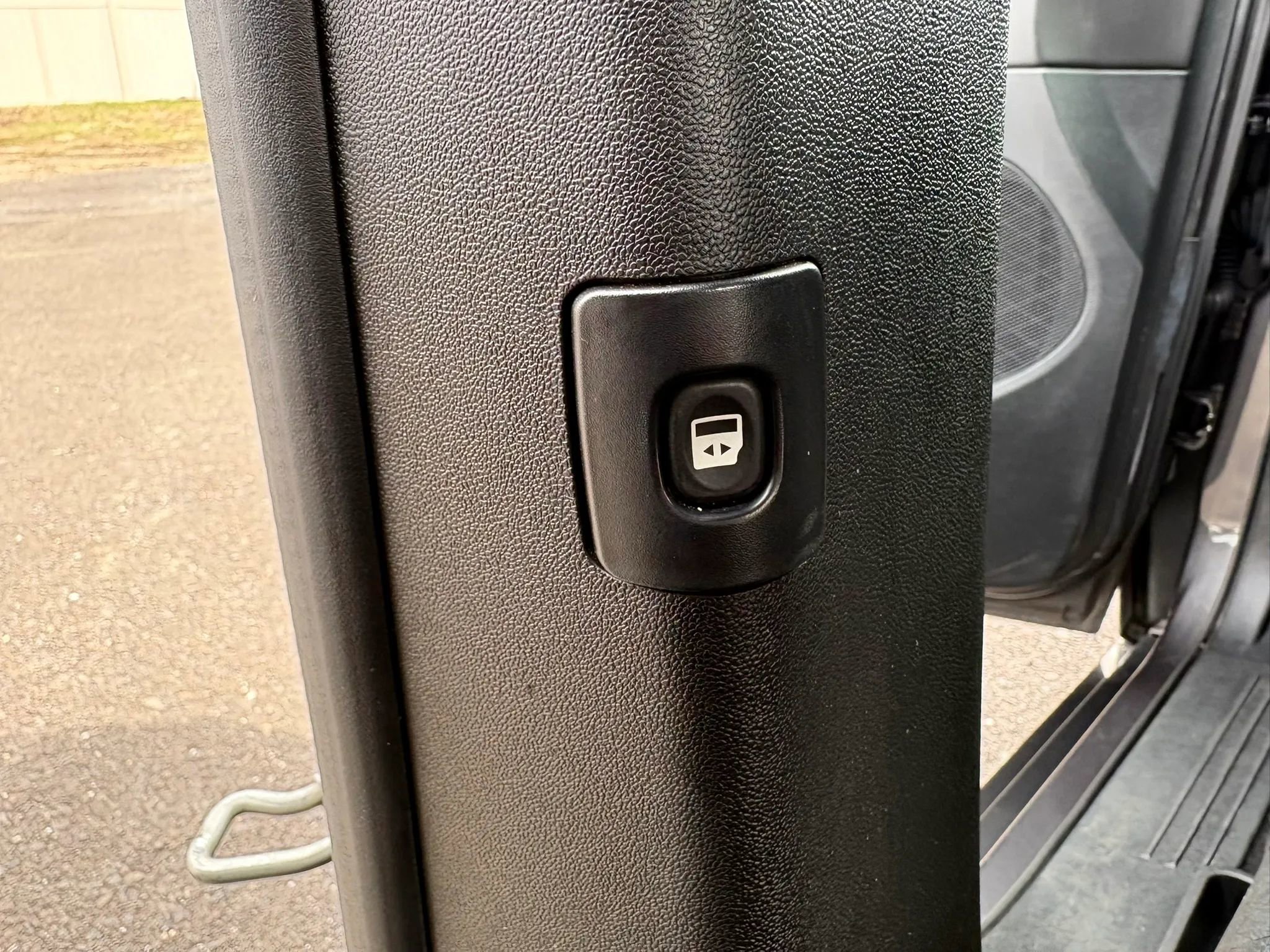 Used 2018 Dodge Grand Caravan SXT w/ Blacktop Package FWD image 12