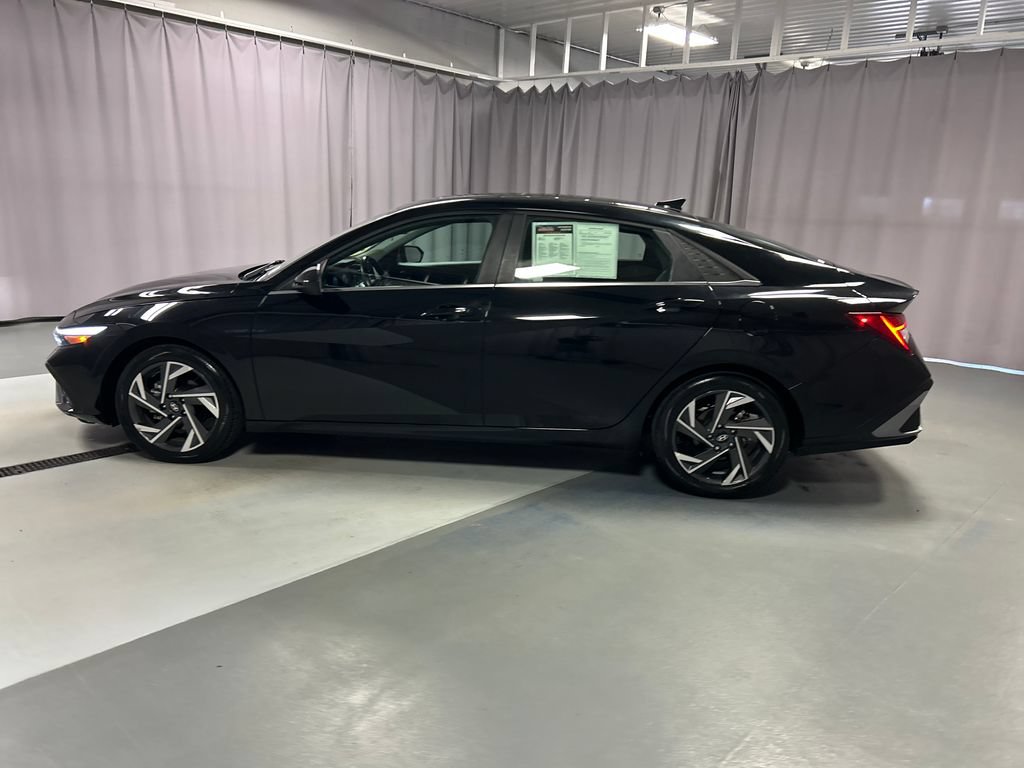 Used 2024 Hyundai Elantra SEL w/ Convenience Package FWD image 4