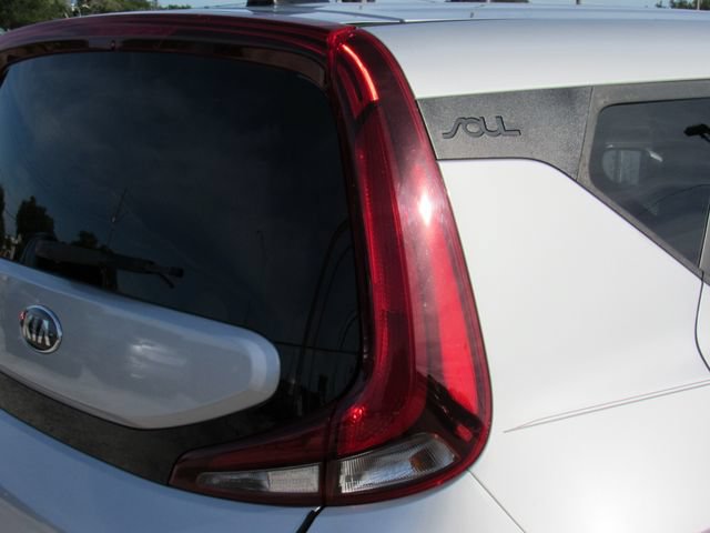Used 2020 Kia Soul LX FWD image 12