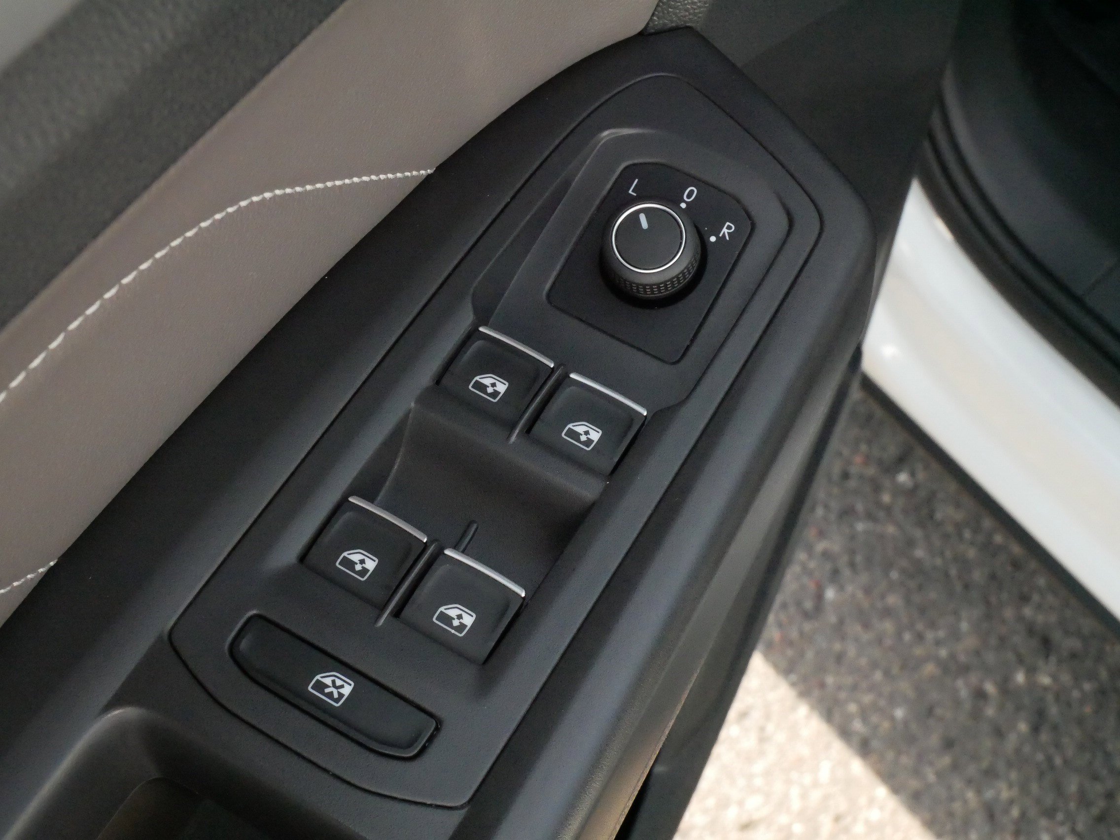 Certified 2023 Volkswagen Atlas Cross Sport SE AWD/4WD image 19