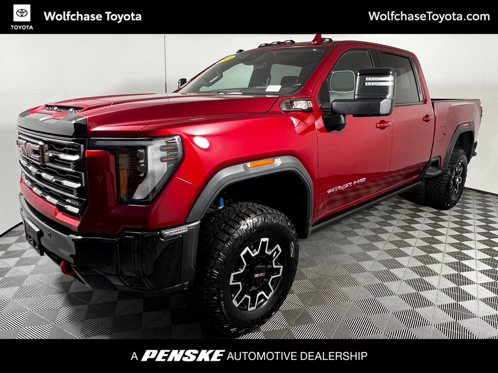 Used 2025 GMC Sierra 2500 AT4X AWD/4WD image 1