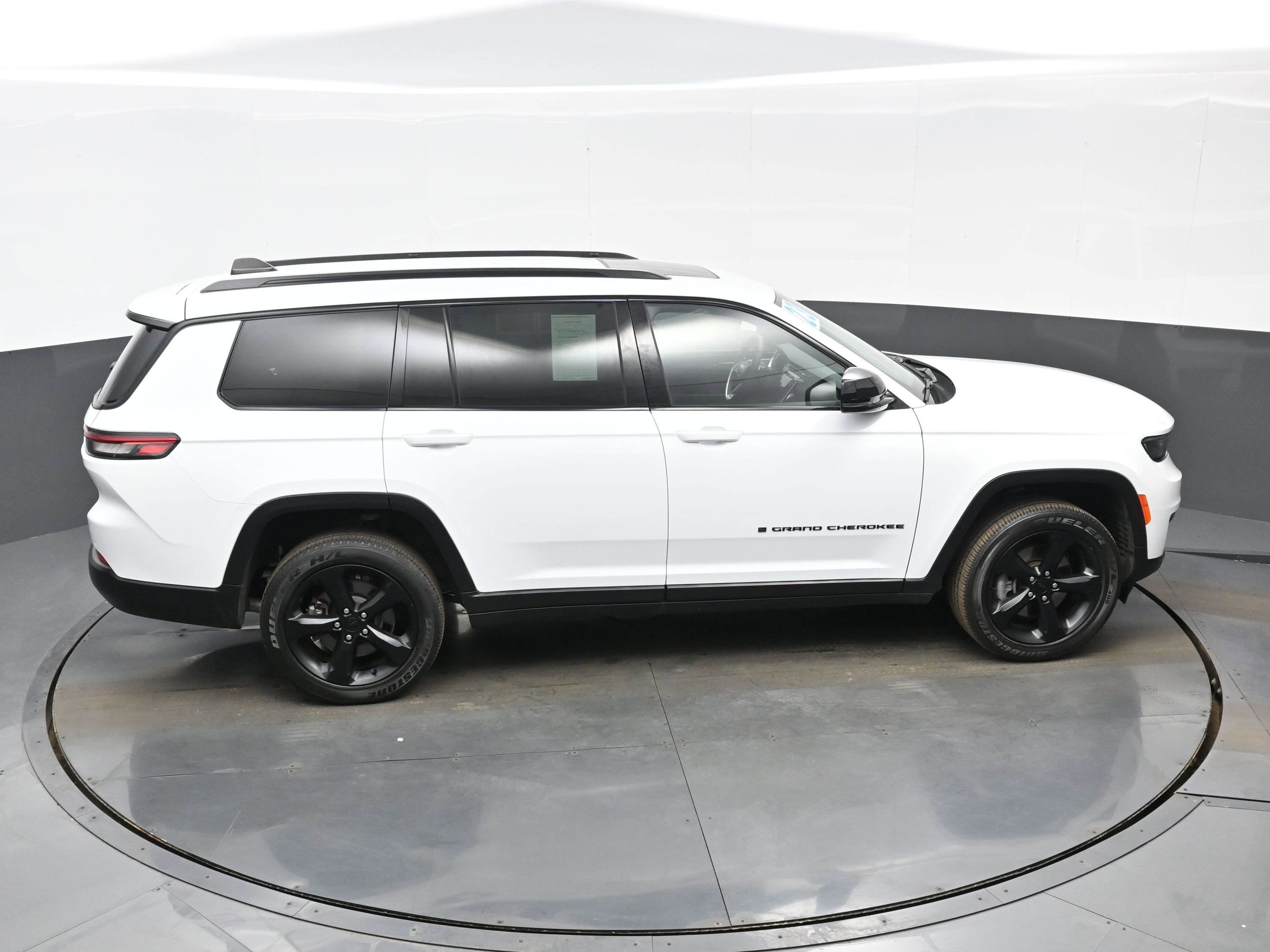 Used 2023 Jeep Grand Cherokee L Laredo image 39