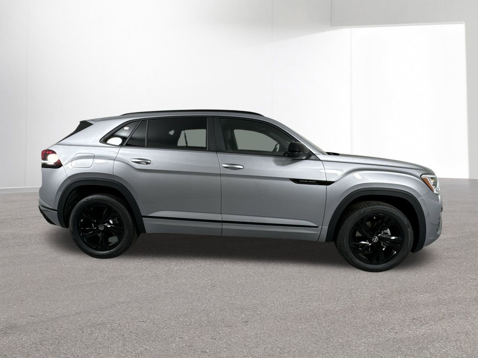 Used 2025 Volkswagen Atlas Cross Sport SEL R-Line image 41