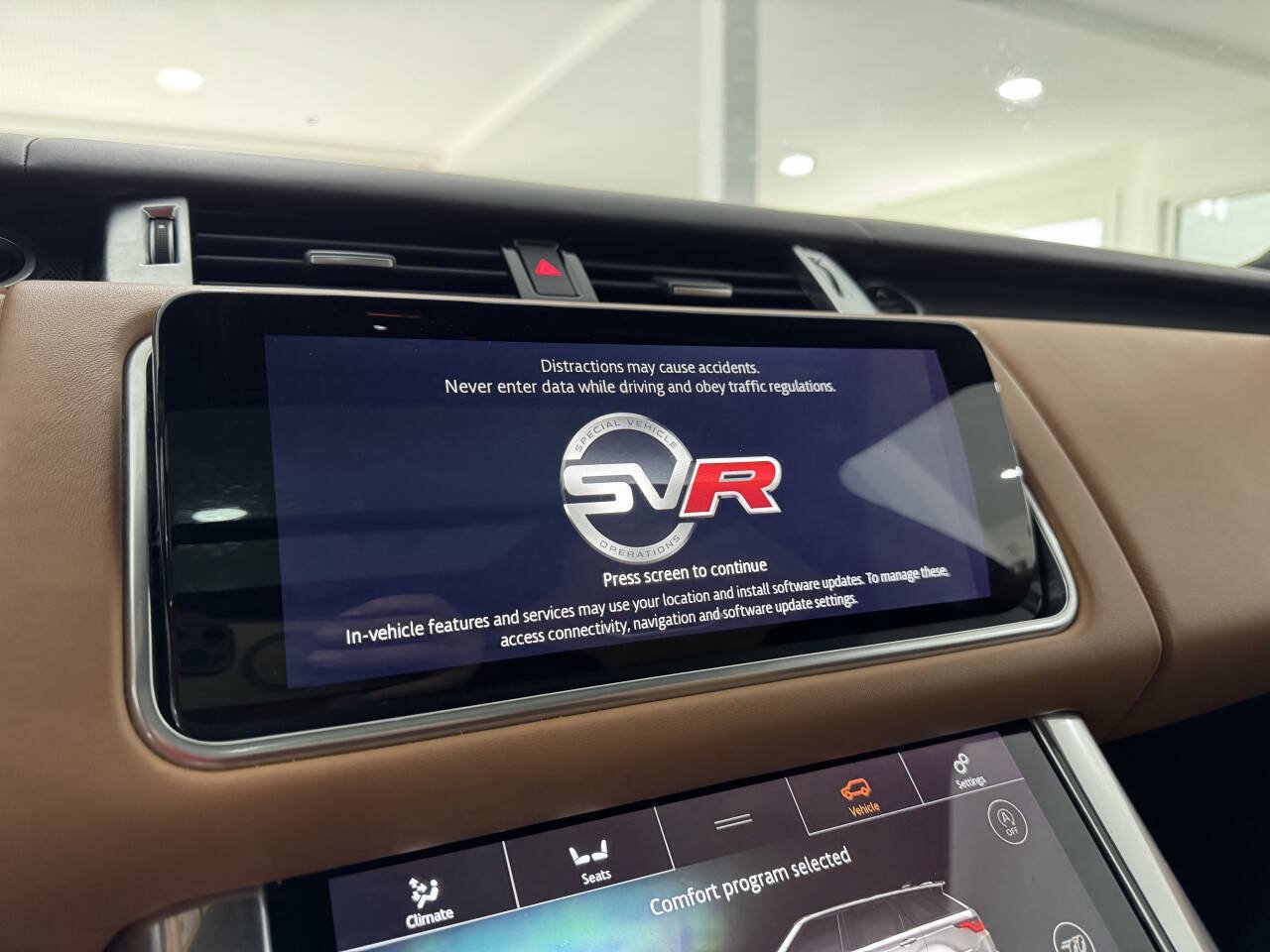 Used 2020 Land Rover Range Rover Sport SVR AWD/4WD image 26