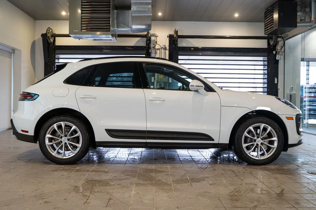 Certified 2026 Porsche Macan AWD/4WD image 10