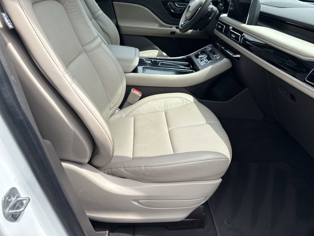 Used 2023 Lincoln Aviator Reserve image 13