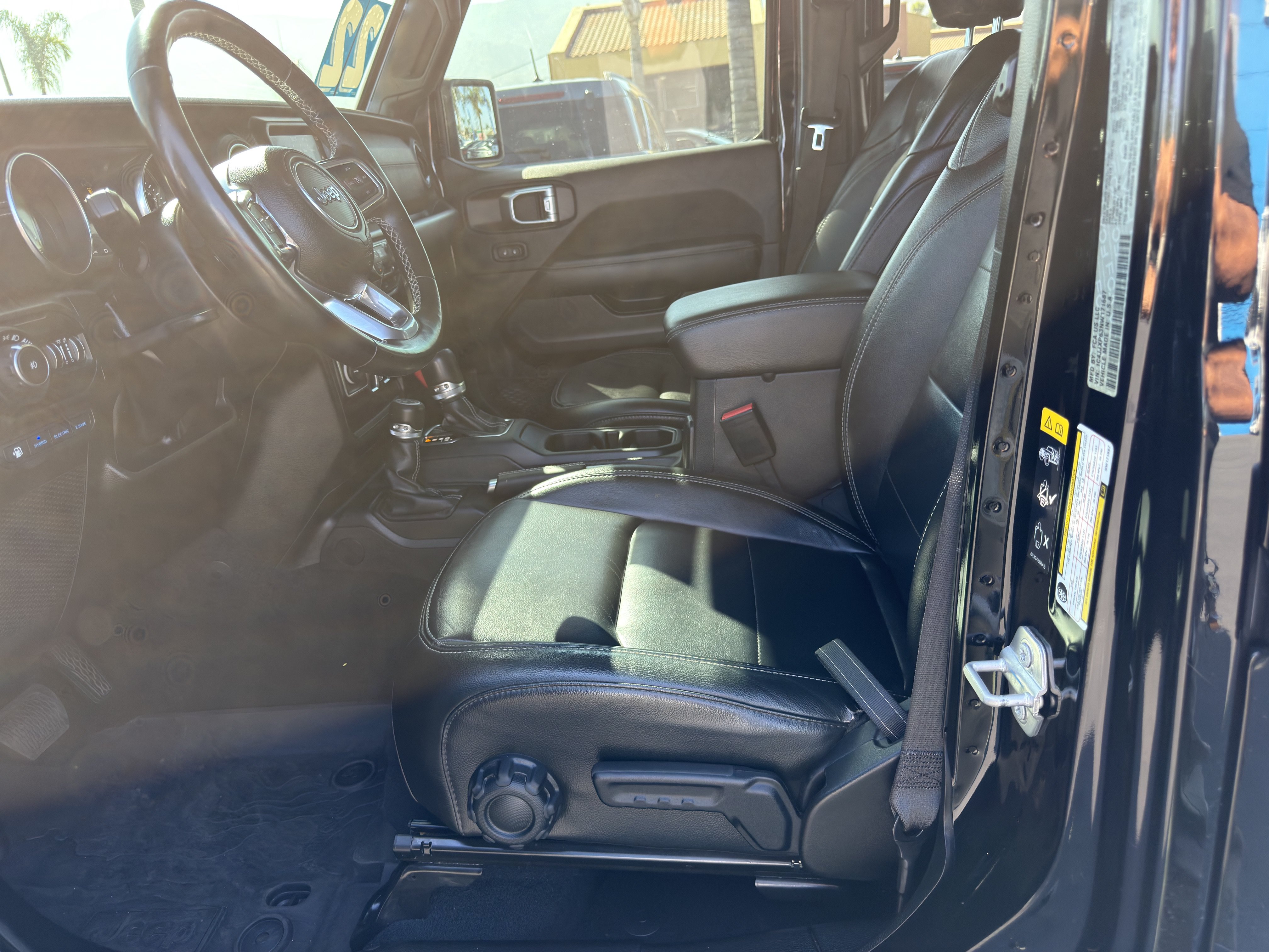 Used 2022 Jeep Wrangler Unlimited Sahara w/ Cold Weather Group AWD/4WD image 23