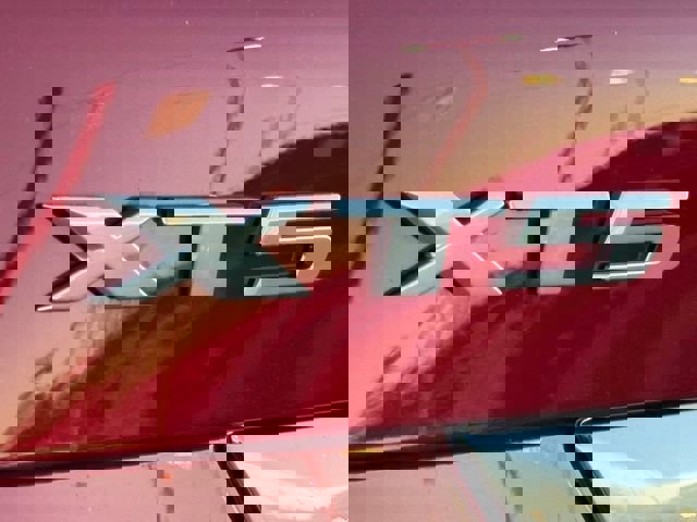 New 2025 Cadillac XT5 Luxury FWD image 9