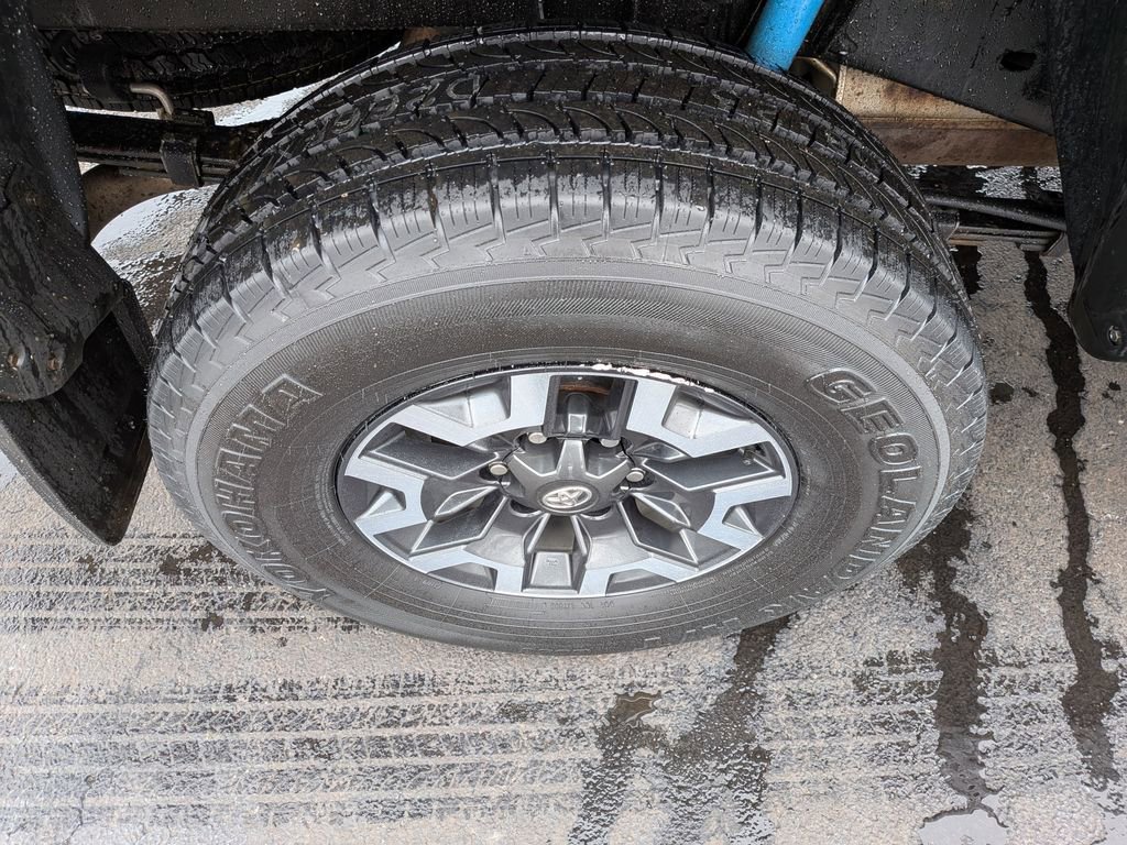 Used 2021 Toyota Tacoma TRD Off-Road image 9
