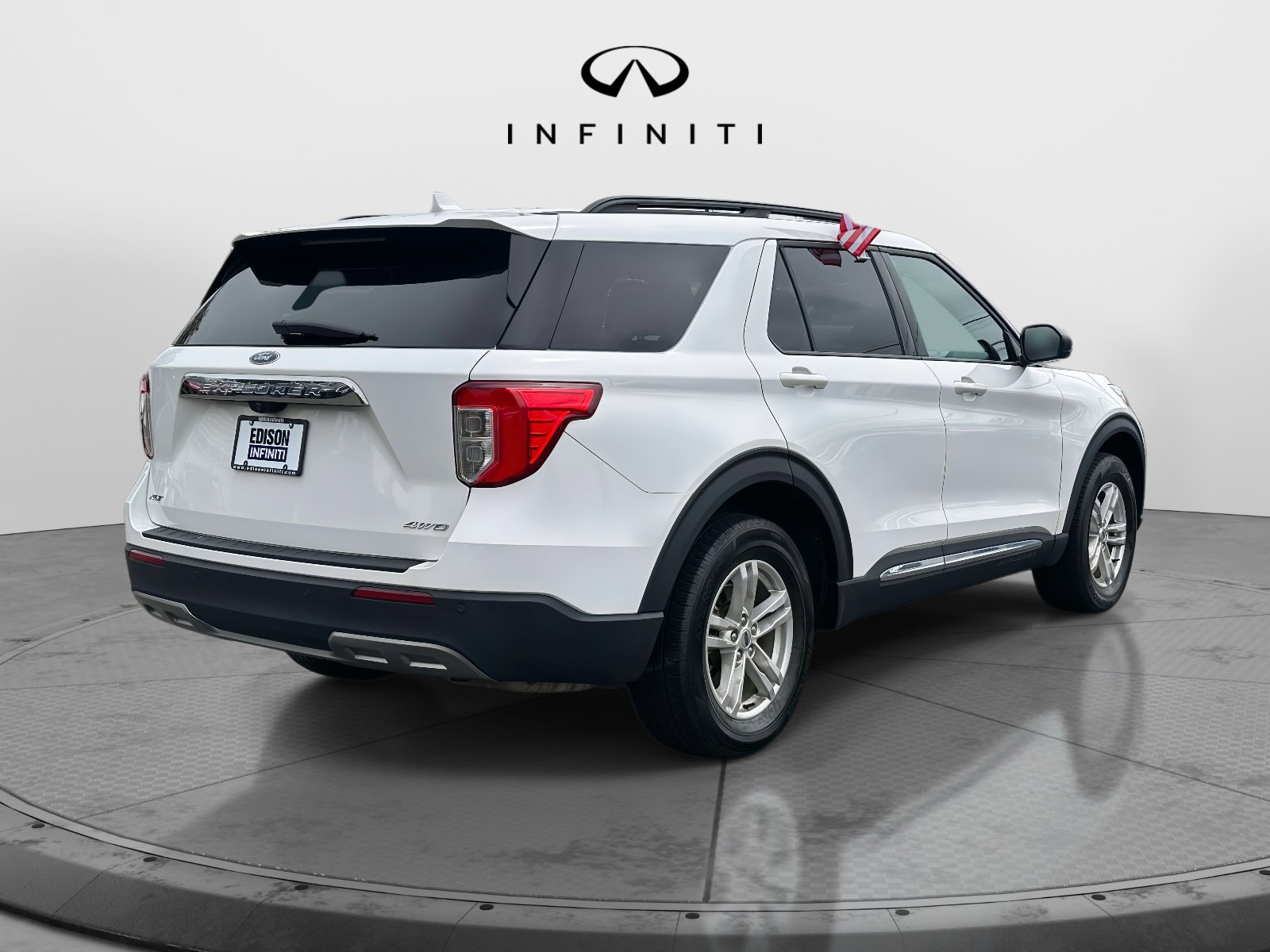 Used 2022 Ford Explorer XLT w/ Equipment Group 202A image 4