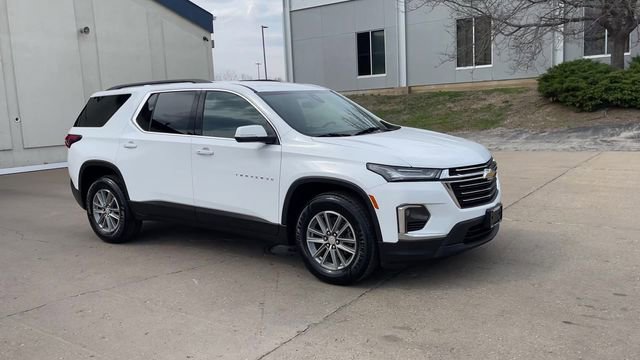 Used 2023 Chevrolet Traverse LT FWD image 2