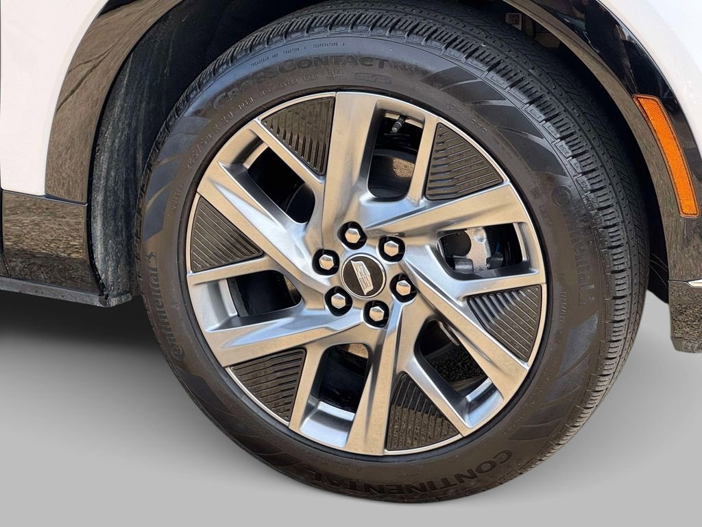 Used 2025 Cadillac Optiq Luxury 2 w/ LPO, Floor Liner Package AWD/4WD image 14