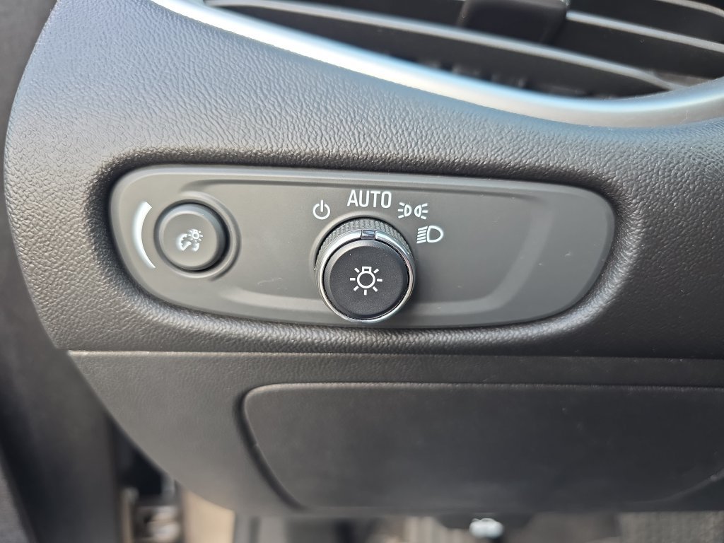 Used 2022 Chevrolet Malibu LT FWD image 35