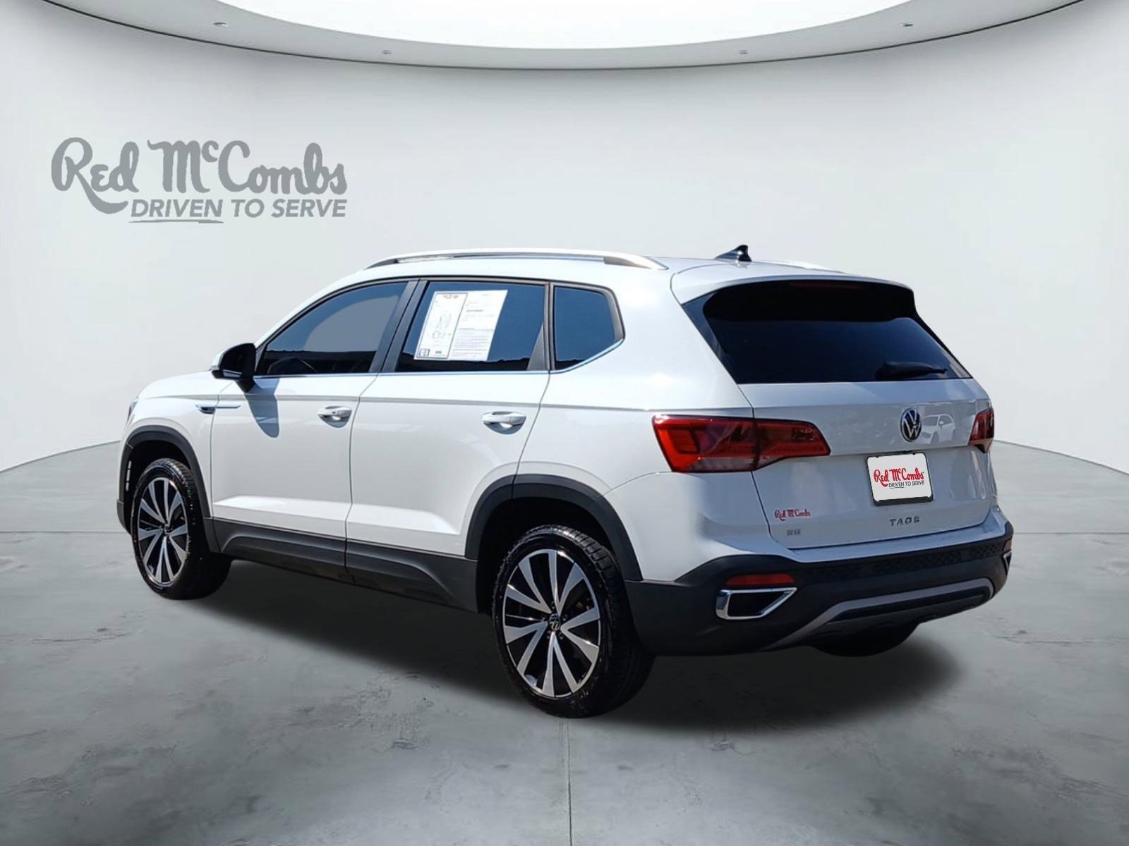 Used 2023 Volkswagen Taos SE w/ Panoramic Sunroof Package image 3
