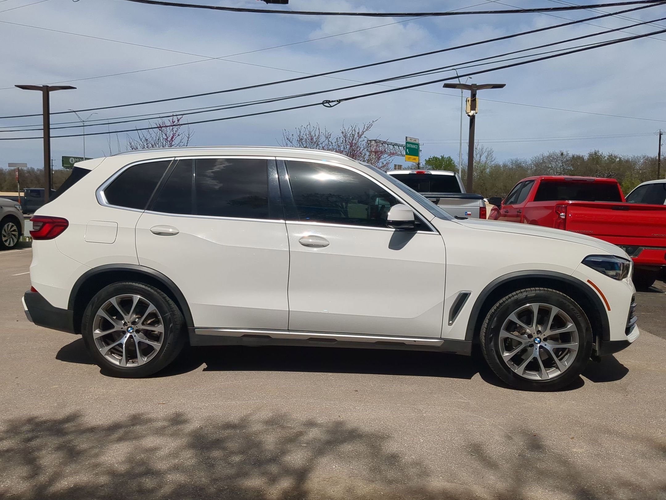 Used 2019 BMW X5 xDrive40i w/ Premium Package 2 AWD/4WD image 2