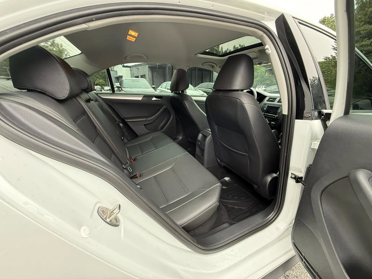 Used 2018 Volkswagen Jetta SE FWD image 12